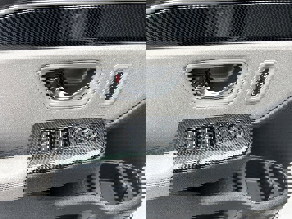 Used 2025 Honda Pilot Touring image 4