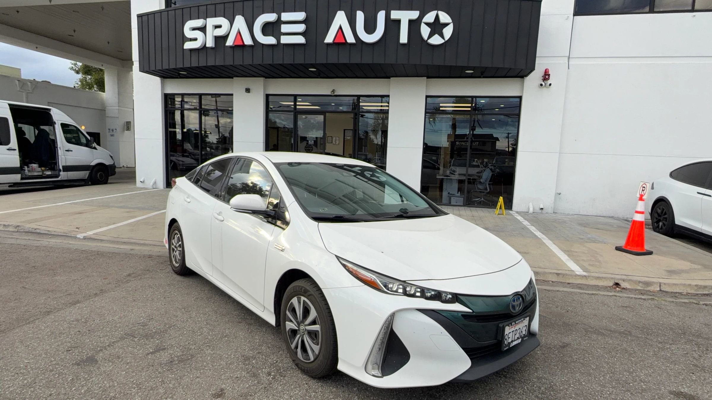 Used 2018 Toyota Prius Prime Premium w/ Carpet Mat Package FWD image 1