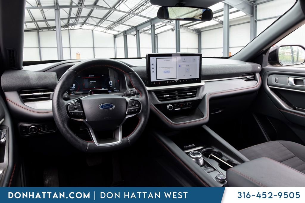 Used 2025 Ford Explorer ST-Line w/ ST-Line Street Pack AWD/4WD image 15