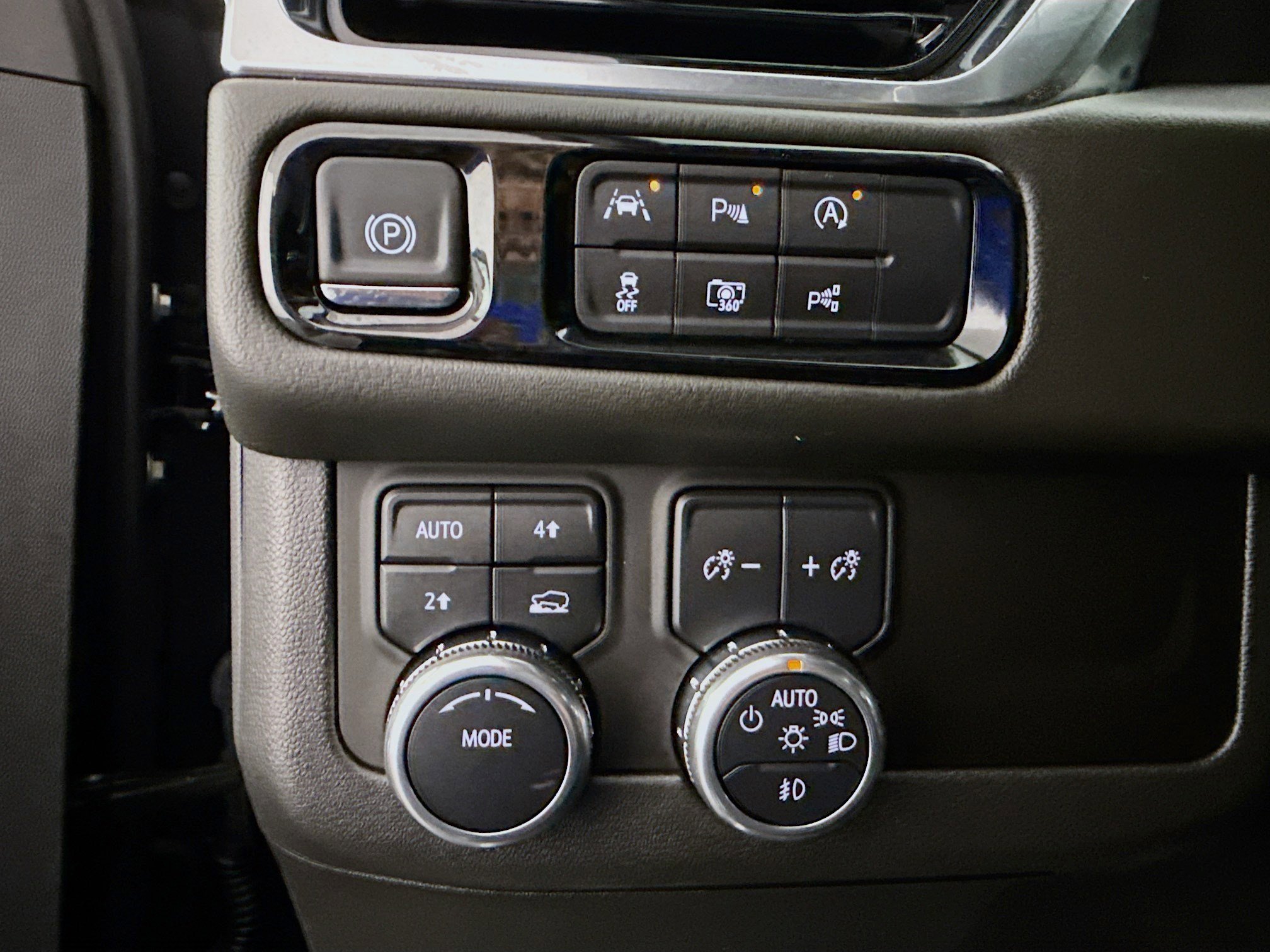 Used 2025 GMC Yukon Denali AWD/4WD image 44