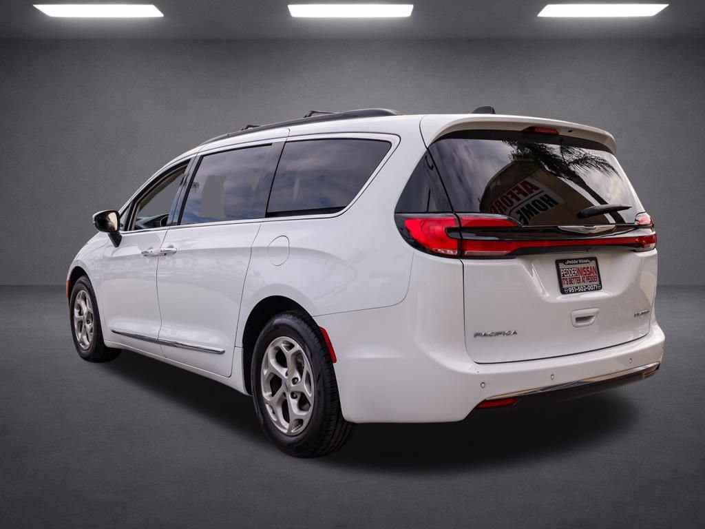 Used 2023 Chrysler Pacifica Limited image 6
