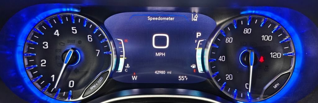 Used 2025 Chrysler Pacifica Select image 62