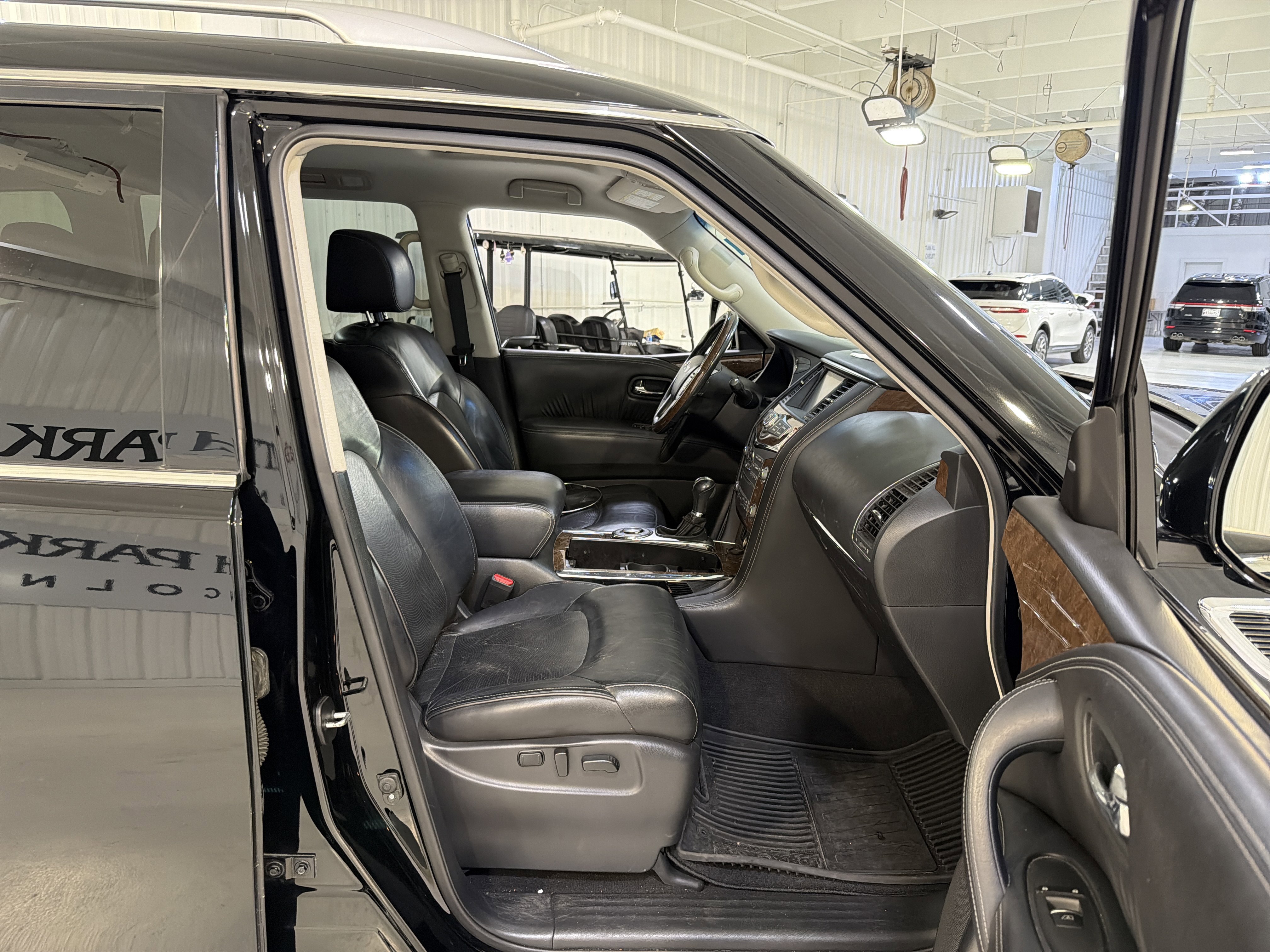 Used 2017 INFINITI QX80 2WD w/ Driver Assistance Package image 15