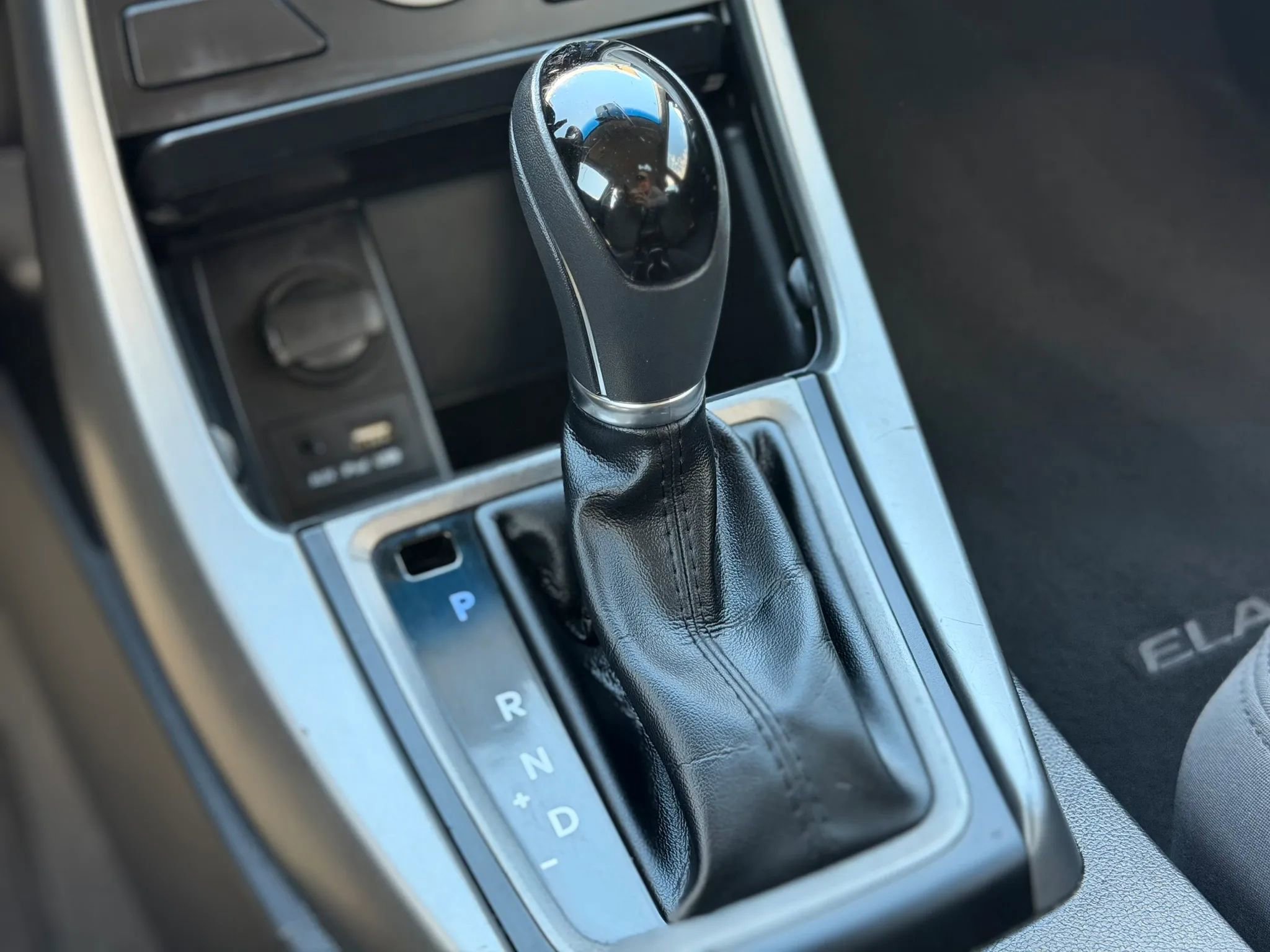 Used 2015 Hyundai Elantra SE image 26