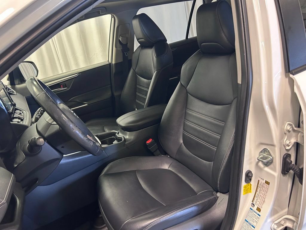 Used 2020 Toyota RAV4 XLE Premium AWD/4WD image 8