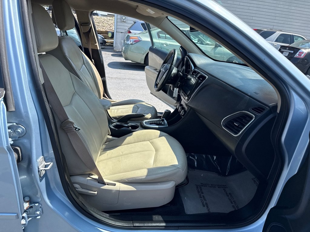 Used 2013 Chrysler 200 Limited FWD image 12