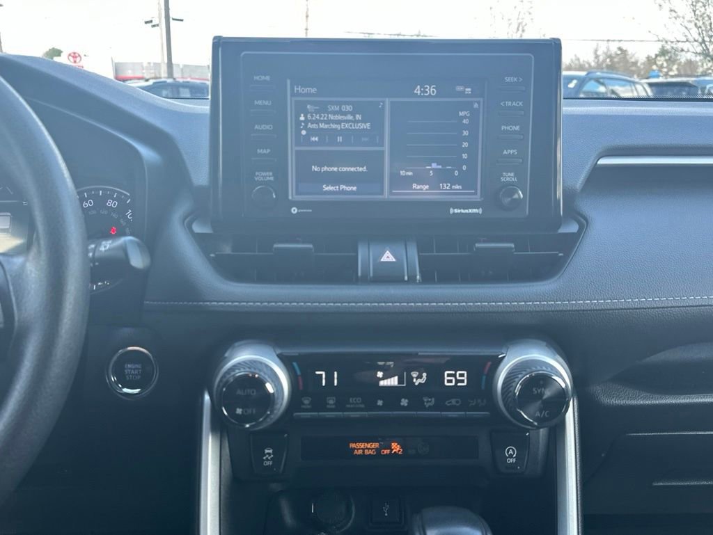 Used 2021 Toyota RAV4 XLE w/ Convenience Package FWD image 19