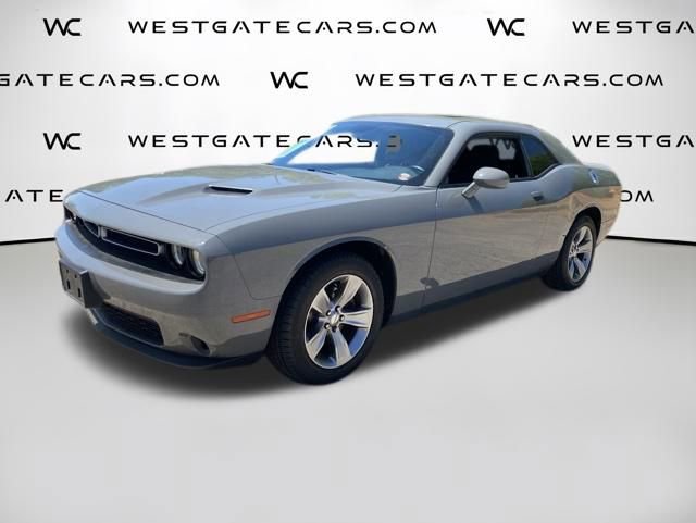 Used 2018 Dodge Challenger SXT RWD image 1