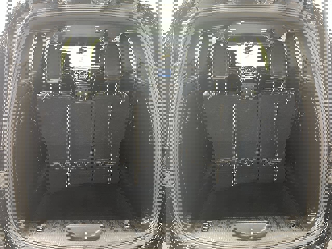 Used 2025 Chrysler Pacifica Select image 28