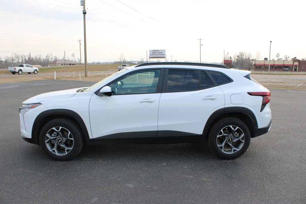 Used 2025 Chevrolet Trax LT w/ LT Convenience Package image 6