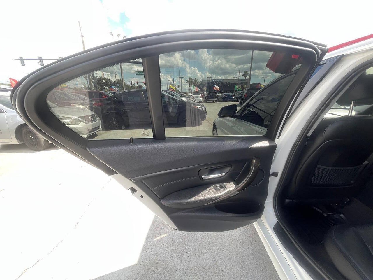 Used 2015 BMW 328i xDrive Sedan AWD/4WD image 8