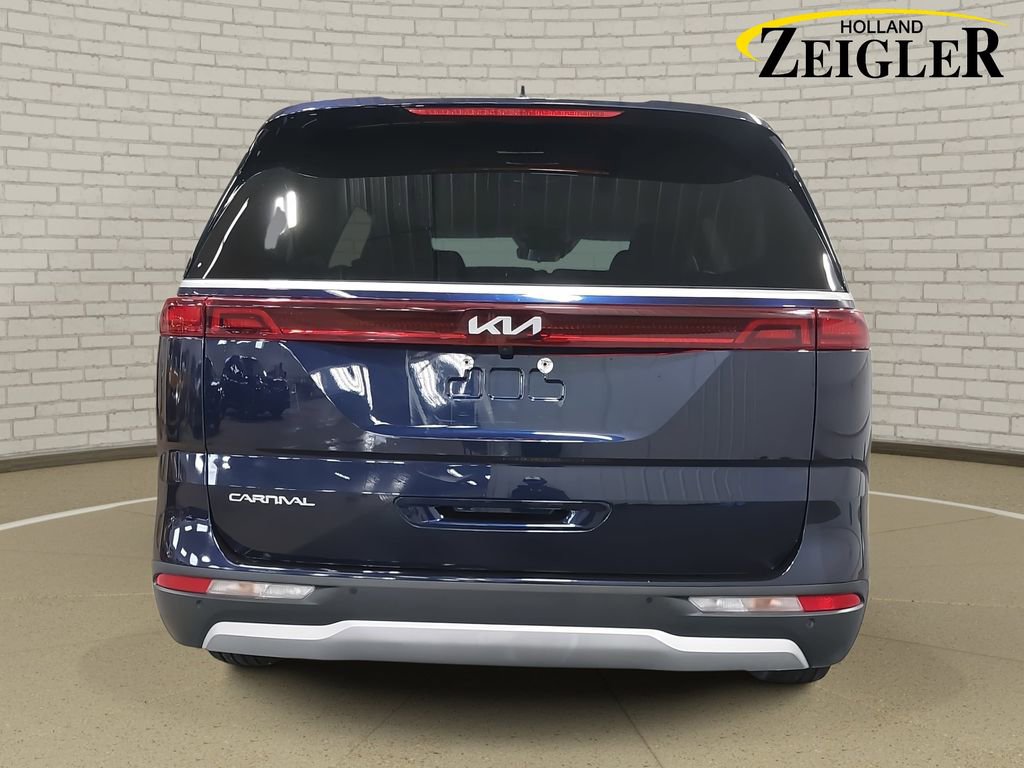 Used 2023 Kia Carnival LX image 6