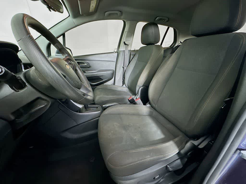 Used 2018 Chevrolet Trax LS FWD image 12