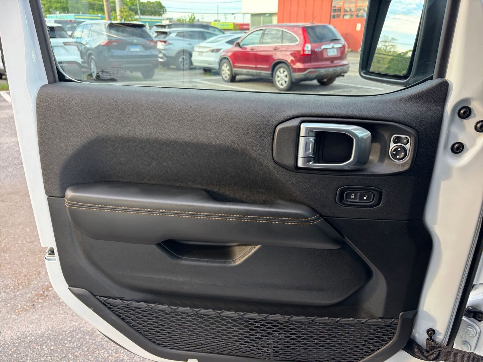 Used 2025 Jeep Wrangler Unlimited Sahara AWD/4WD image 18