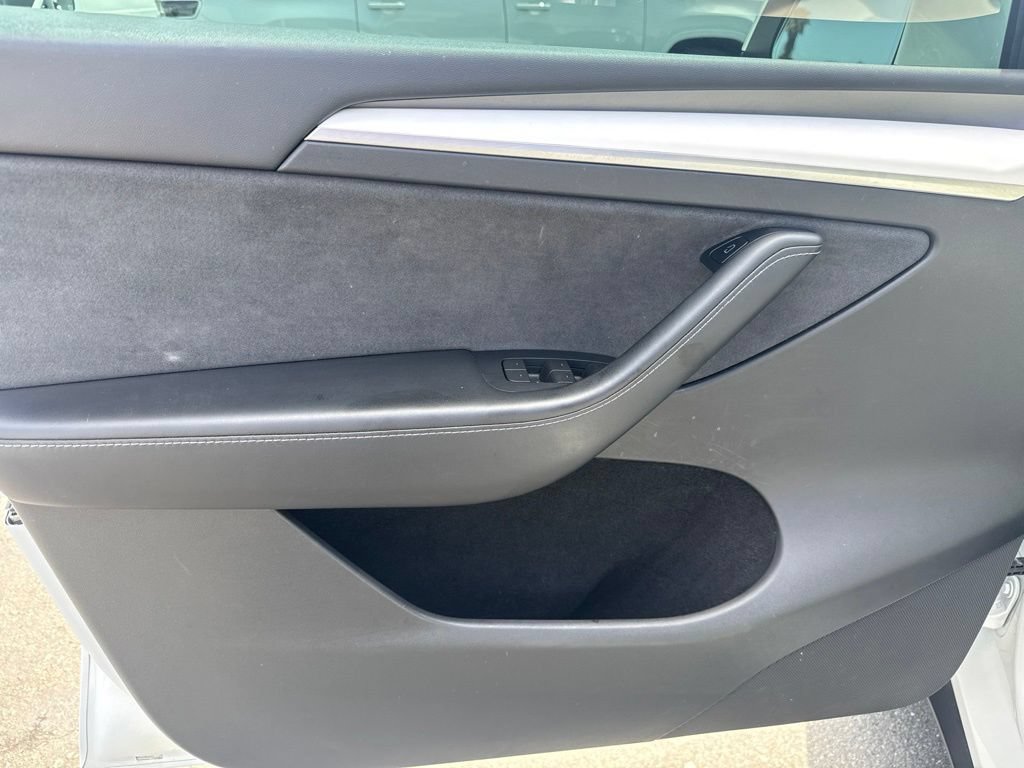 Used 2023 Tesla Model Y Long Range AWD/4WD image 12