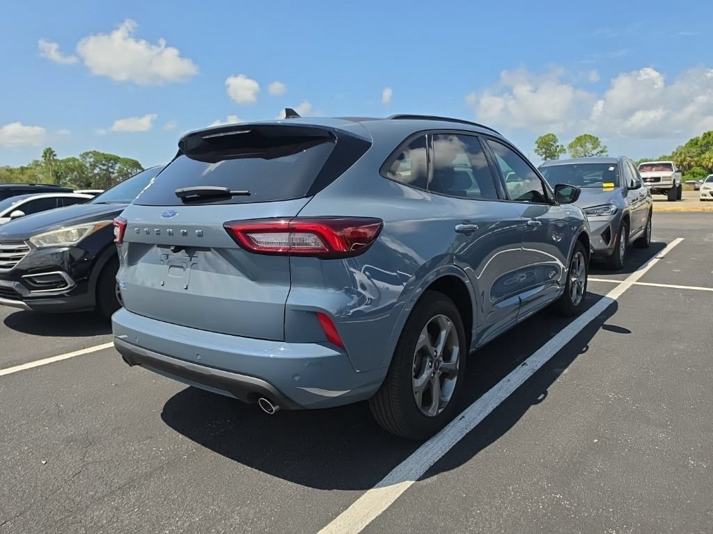 Used 2024 Ford Escape ST-Line w/ Tech Pack #1 FWD image 16