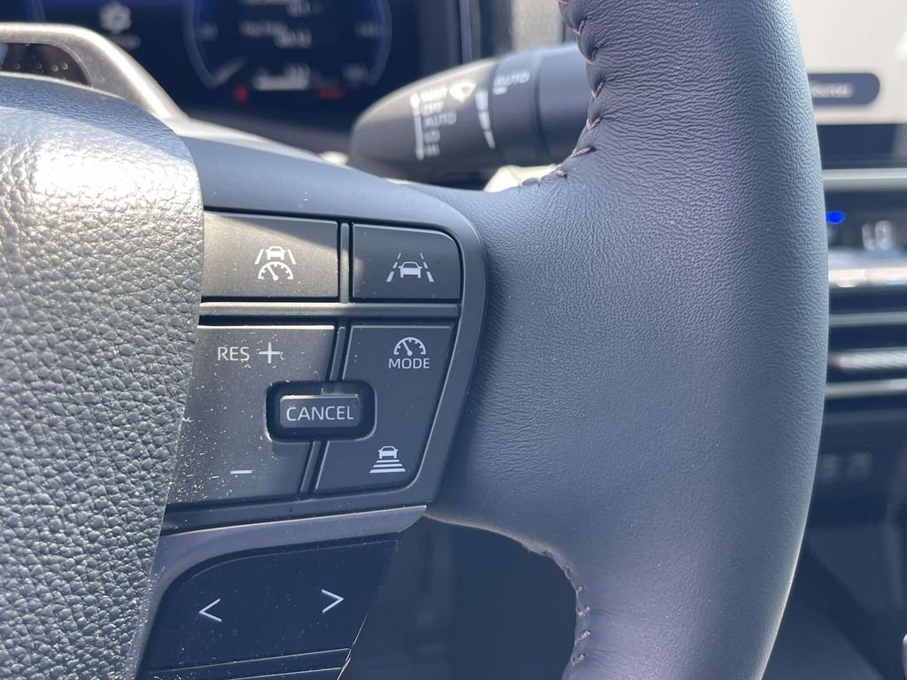 Used 2025 Toyota Camry XLE w/ Premium Plus Package image 21