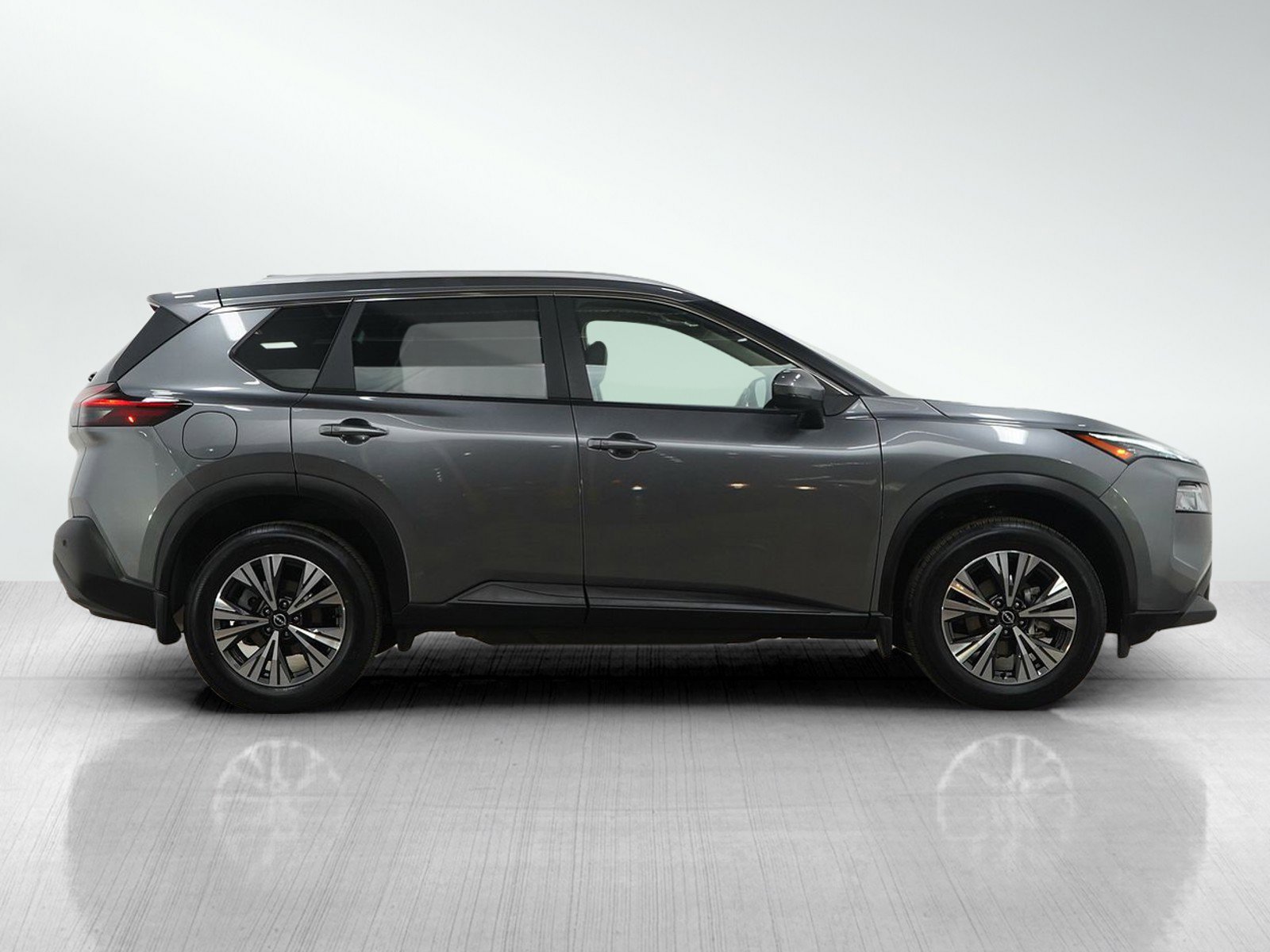 Used 2022 Nissan Rogue SV w/ SV Premium Package image 6