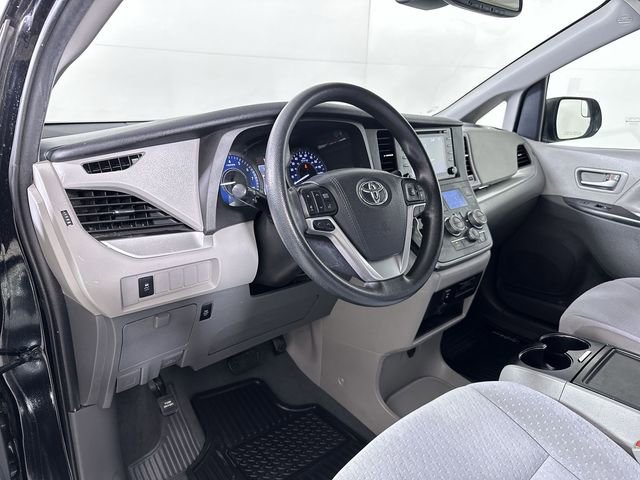 Used 2020 Toyota Sienna LE image 10