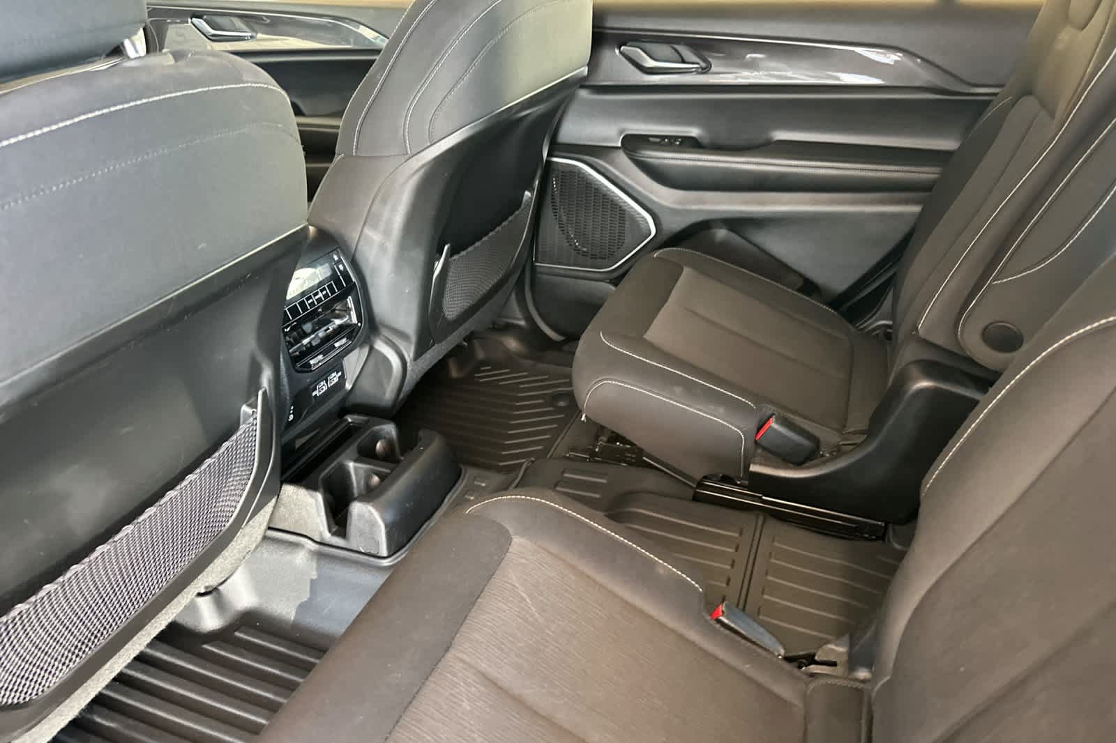 Used 2022 Jeep Grand Cherokee L Laredo w/ Luxury Tech Group I AWD/4WD image 12