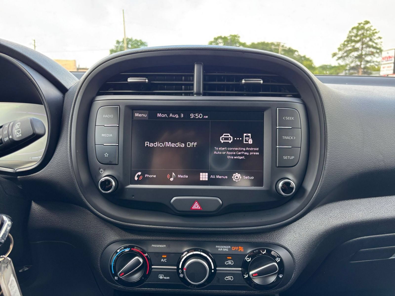 Used 2025 Kia Soul LX w/ LX Technology Package FWD image 16