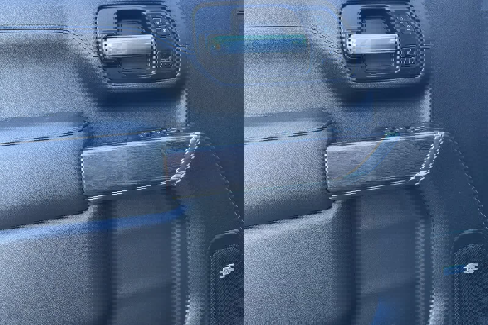 Used 2021 Chevrolet Silverado 3500 LTZ w/ LTZ Premium Package image 12