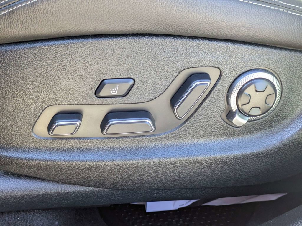 Used 2025 Genesis GV70 2.5T w/ Sport Prestige Package image 21