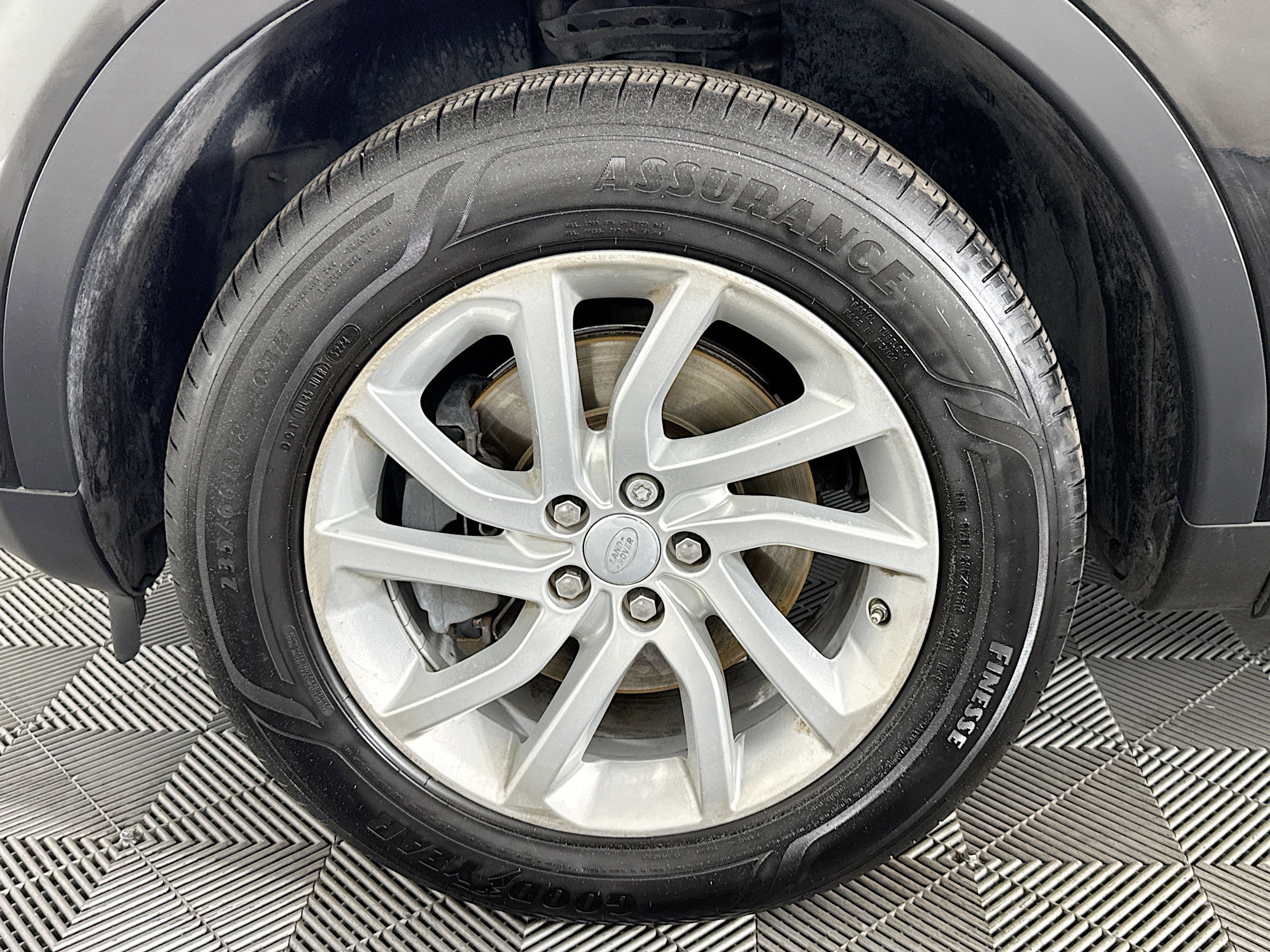 Used 2019 Land Rover Discovery Sport HSE image 37