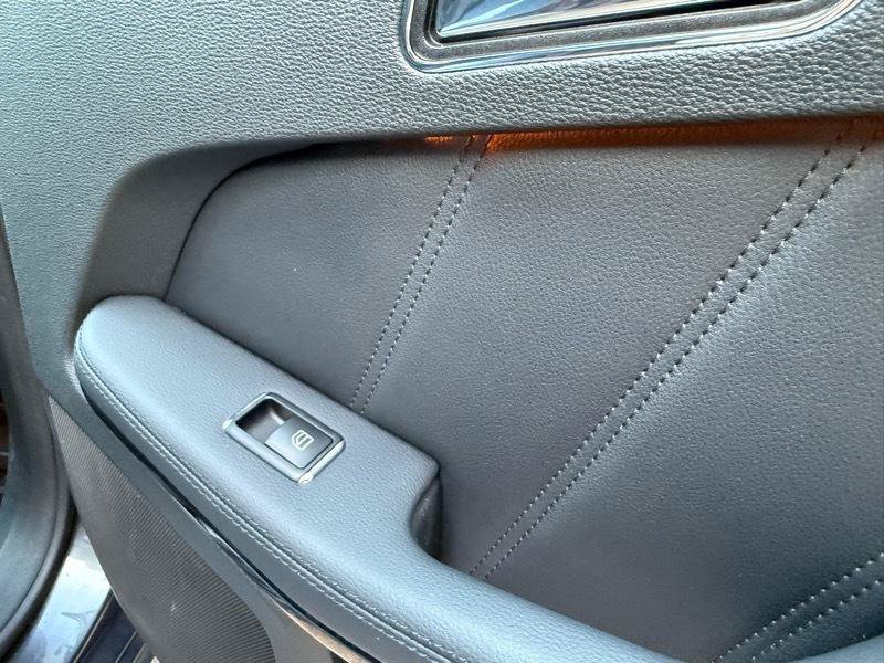 Used 2010 Mercedes-Benz E 550 Sedan image 49