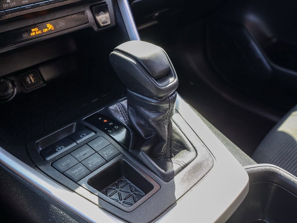 Used 2024 Toyota RAV4 LE image 31