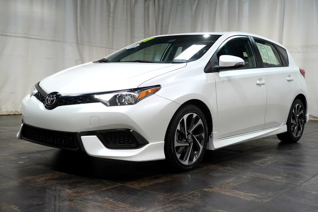 Used 2017 Toyota Corolla iM w/ Carpet Mat Package FWD image 2