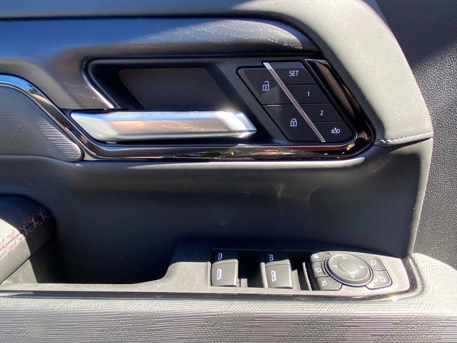 Used 2025 GMC Sierra 2500 AT4X w/ AT4X AEV Edition image 24