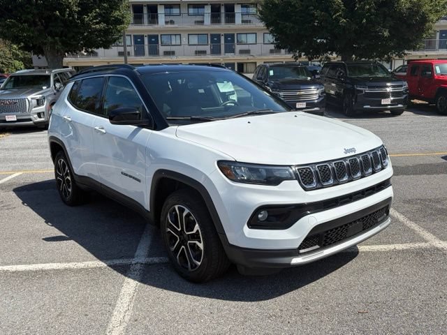 Used 2023 Jeep Compass Limited AWD/4WD image 2