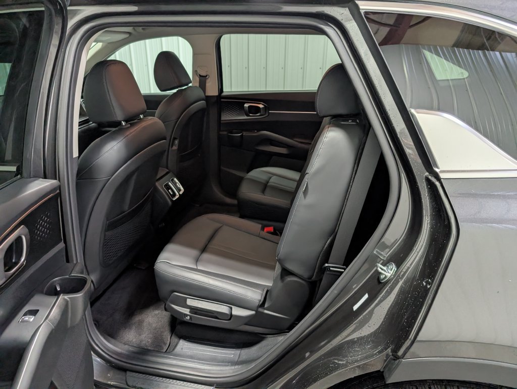 Used 2025 Kia Sorento EX AWD/4WD image 9