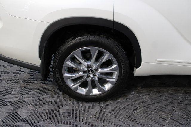 Used 2020 Toyota Highlander Limited image 11