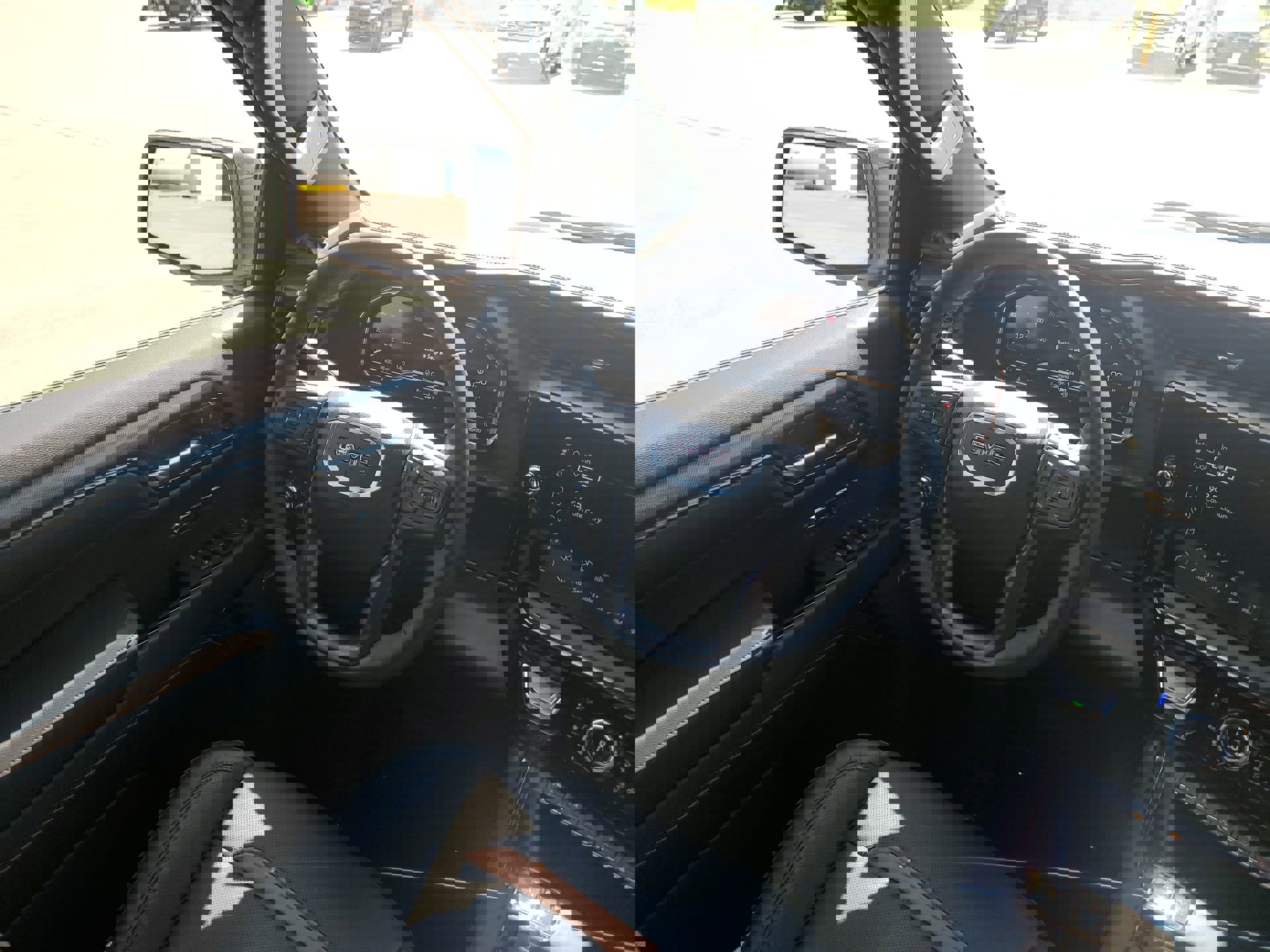 Used 2024 GMC Sierra 1500 AT4 w/ Technology Package image 17