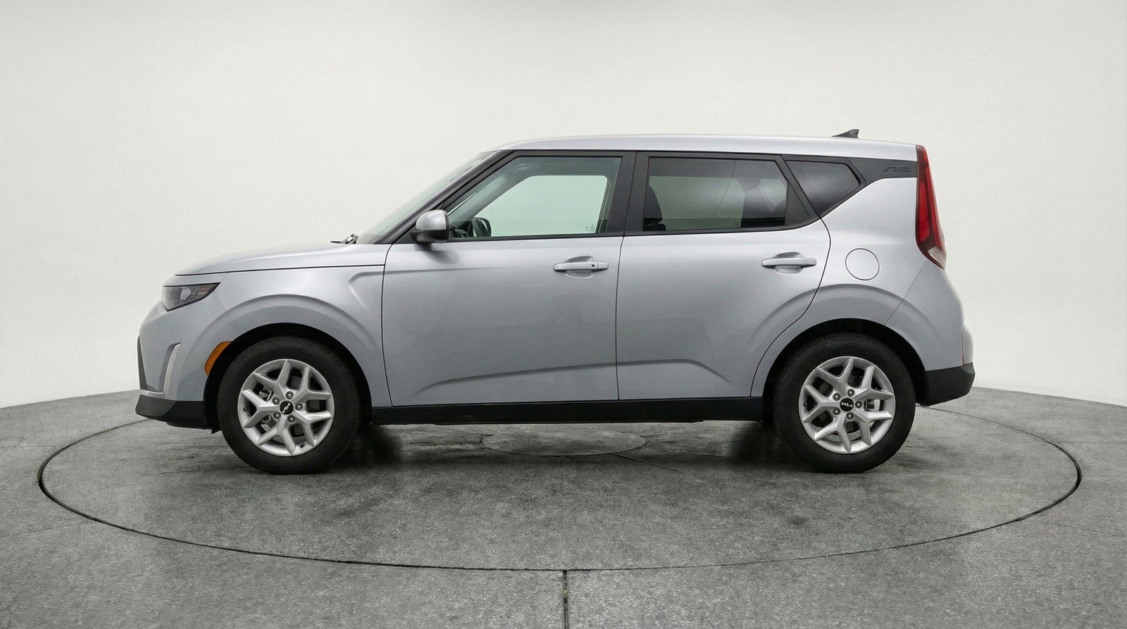 Used 2025 Kia Soul LX w/ LX Technology Package FWD image 5