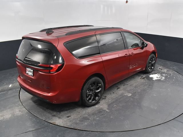 New 2026 Chrysler Pacifica Select AWD/4WD image 43