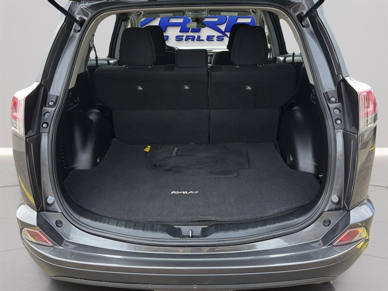 Used 2017 Toyota RAV4 LE w/ Carpet Mat Package image 27