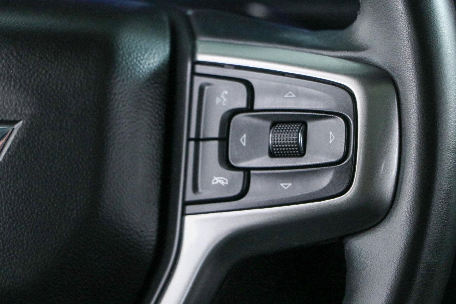 Used 2023 Chevrolet Tahoe LT w/ Luxury Package RWD image 15
