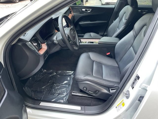 Certified 2024 Volvo XC60 B5 Plus AWD/4WD image 10