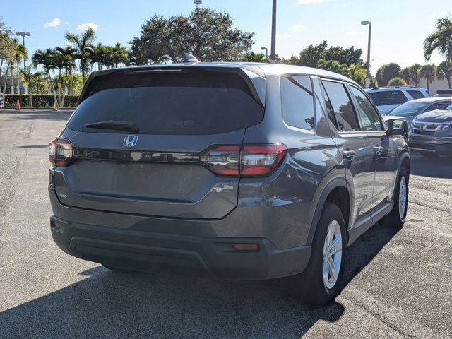 Used 2023 Honda Pilot LX image 5