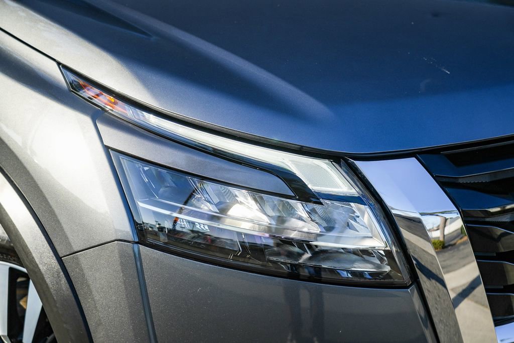 Used 2024 Nissan Pathfinder Platinum w/ Cargo Package FWD image 2