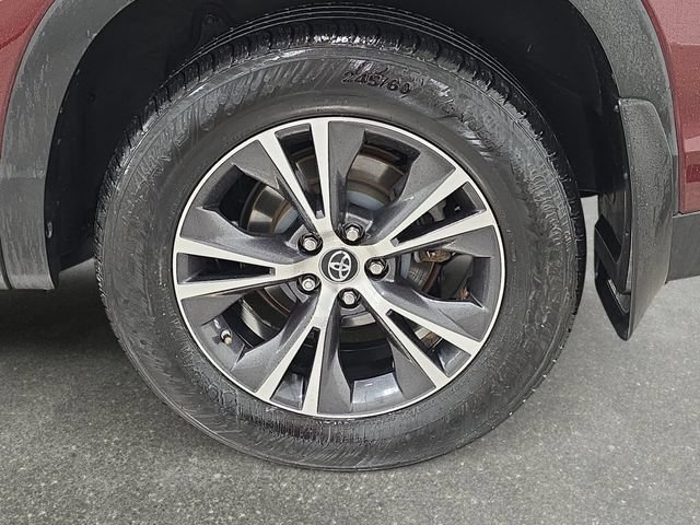 Used 2019 Toyota Highlander LE AWD/4WD image 30