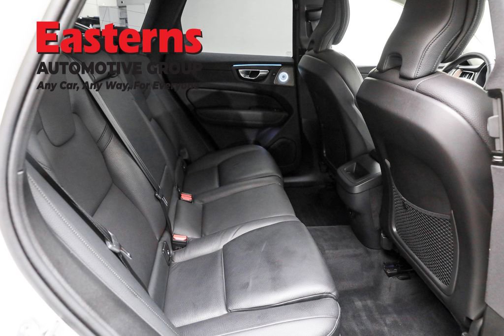 Used 2023 Volvo XC60 B5 Plus image 22