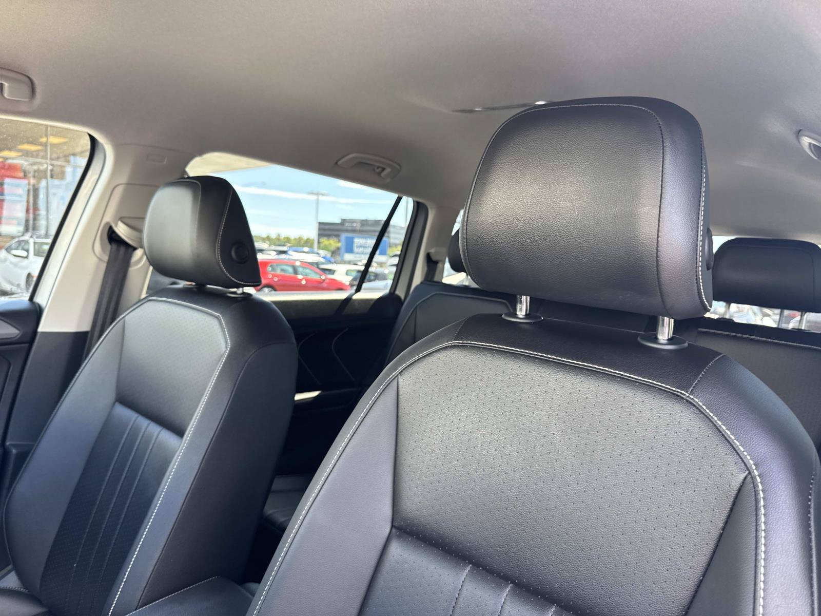 Certified 2024 Volkswagen Tiguan SE FWD image 23
