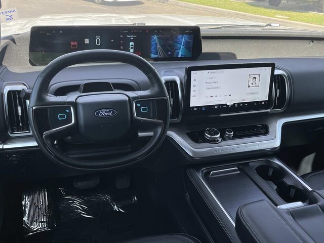 Certified 2025 Ford Expedition Platinum AWD/4WD image 7