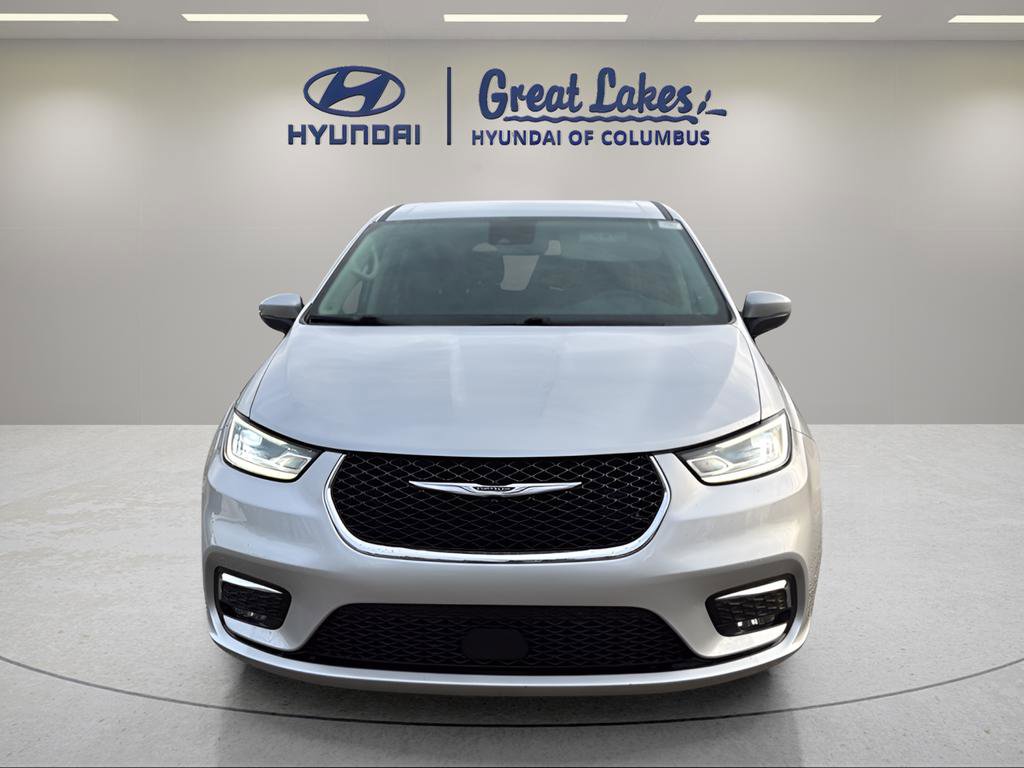 Used 2023 Chrysler Pacifica Touring-L image 8