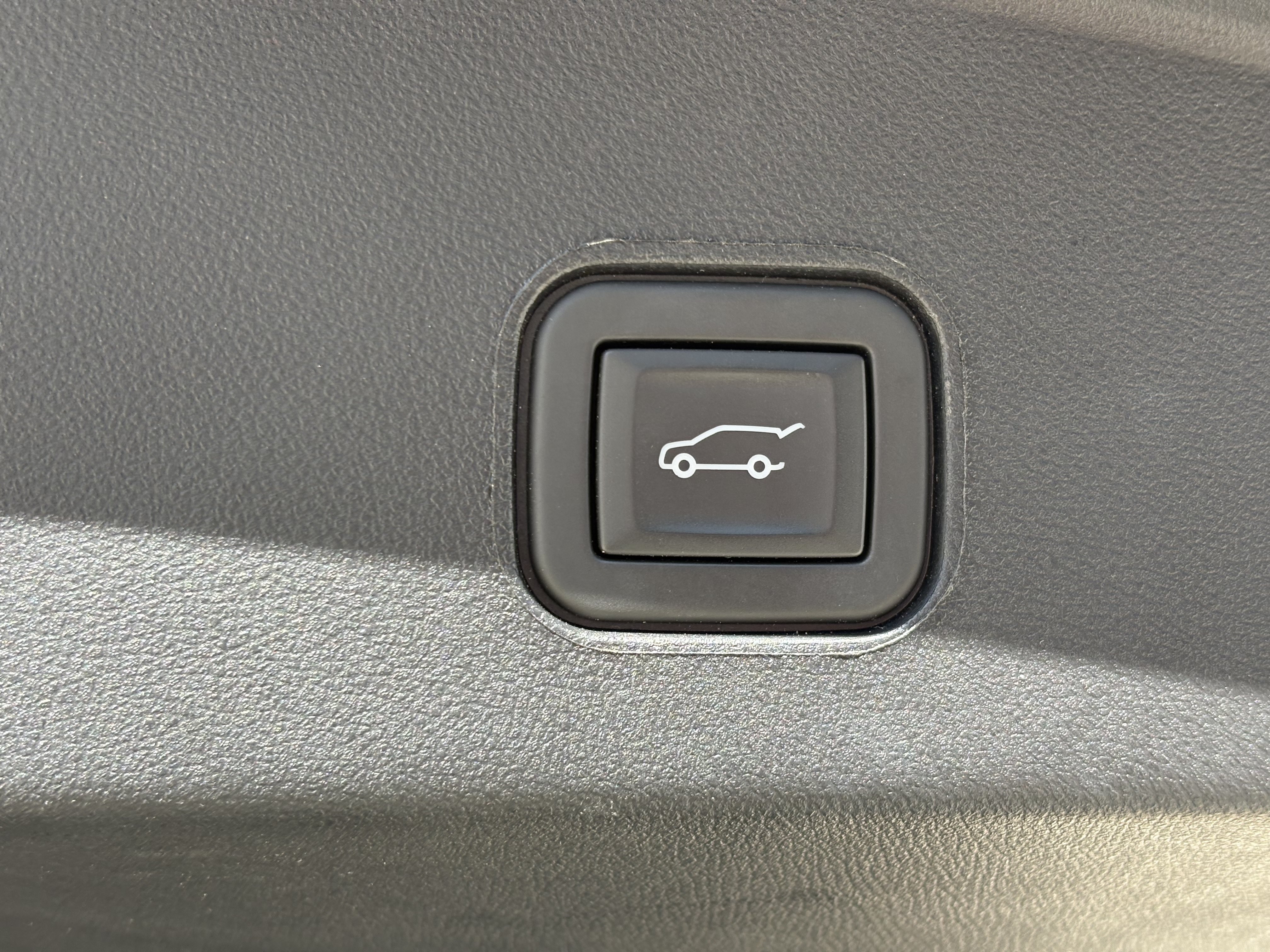 Certified 2024 Cadillac Lyriq Luxury AWD/4WD image 10