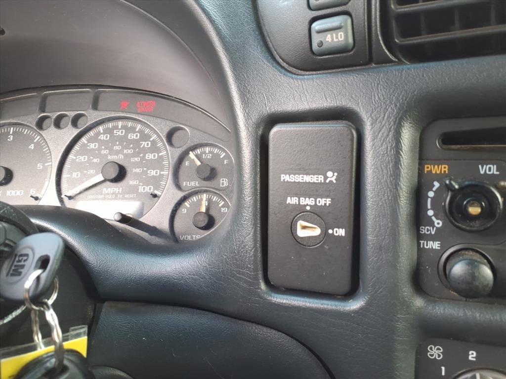 Used 2002 Chevrolet S10 Pickup LS w/ LS Preferred Equipment Group AWD/4WD image 25